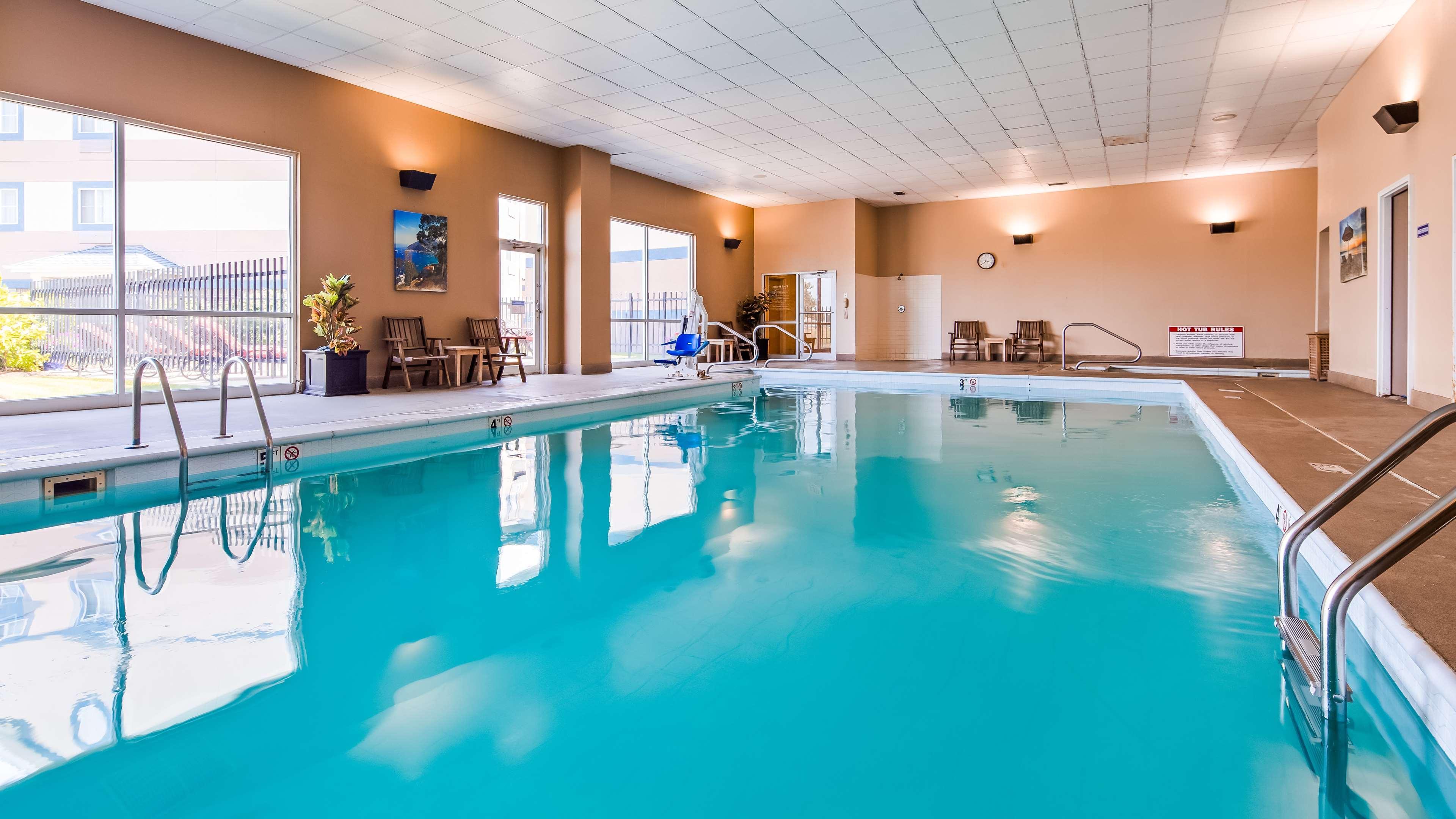 מונטיצ'לו Best Western Plus Brandywine Inn & Suites מראה חיצוני תמונה