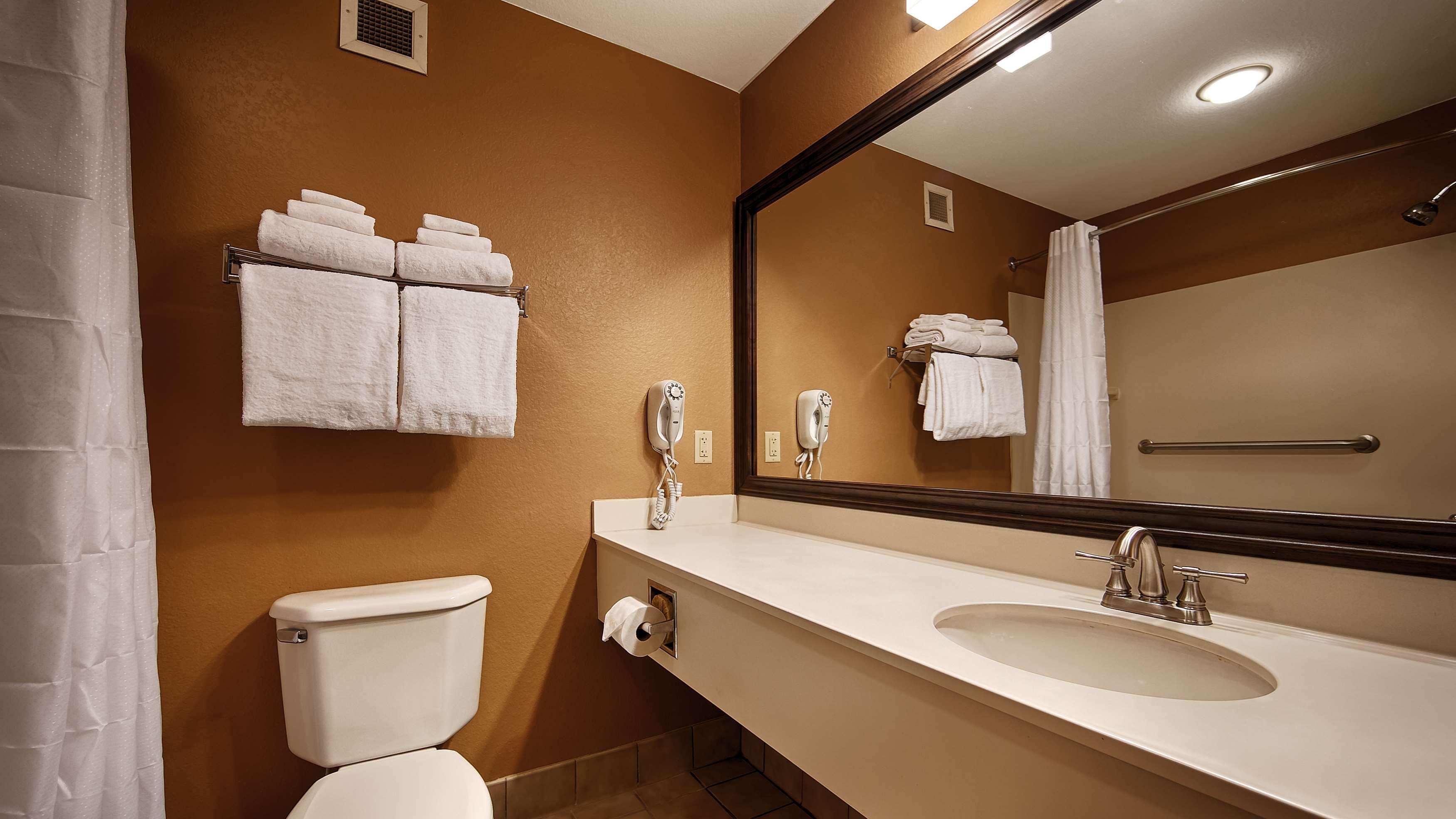 מונטיצ'לו Best Western Plus Brandywine Inn & Suites מראה חיצוני תמונה