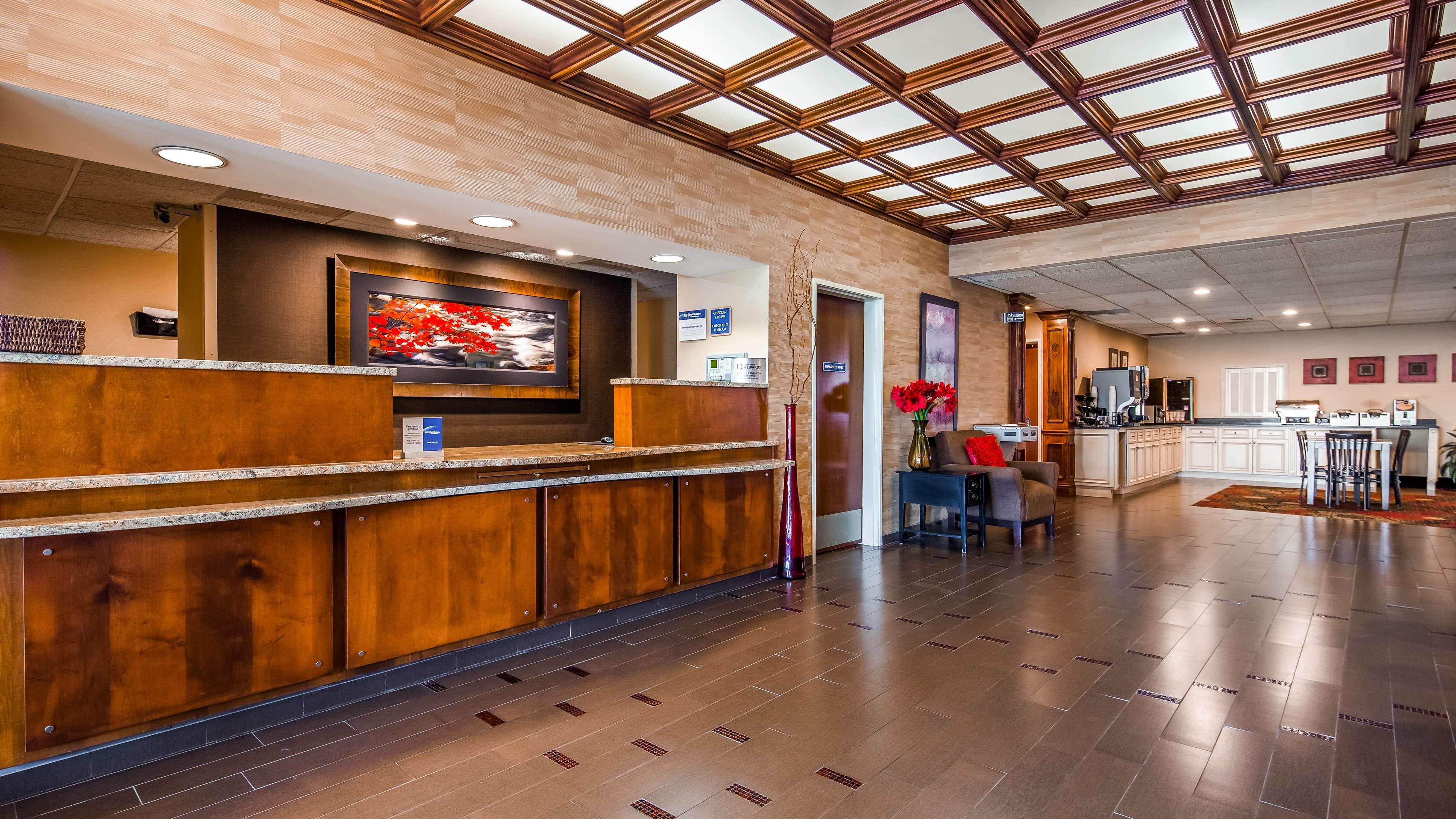 מונטיצ'לו Best Western Plus Brandywine Inn & Suites מראה חיצוני תמונה