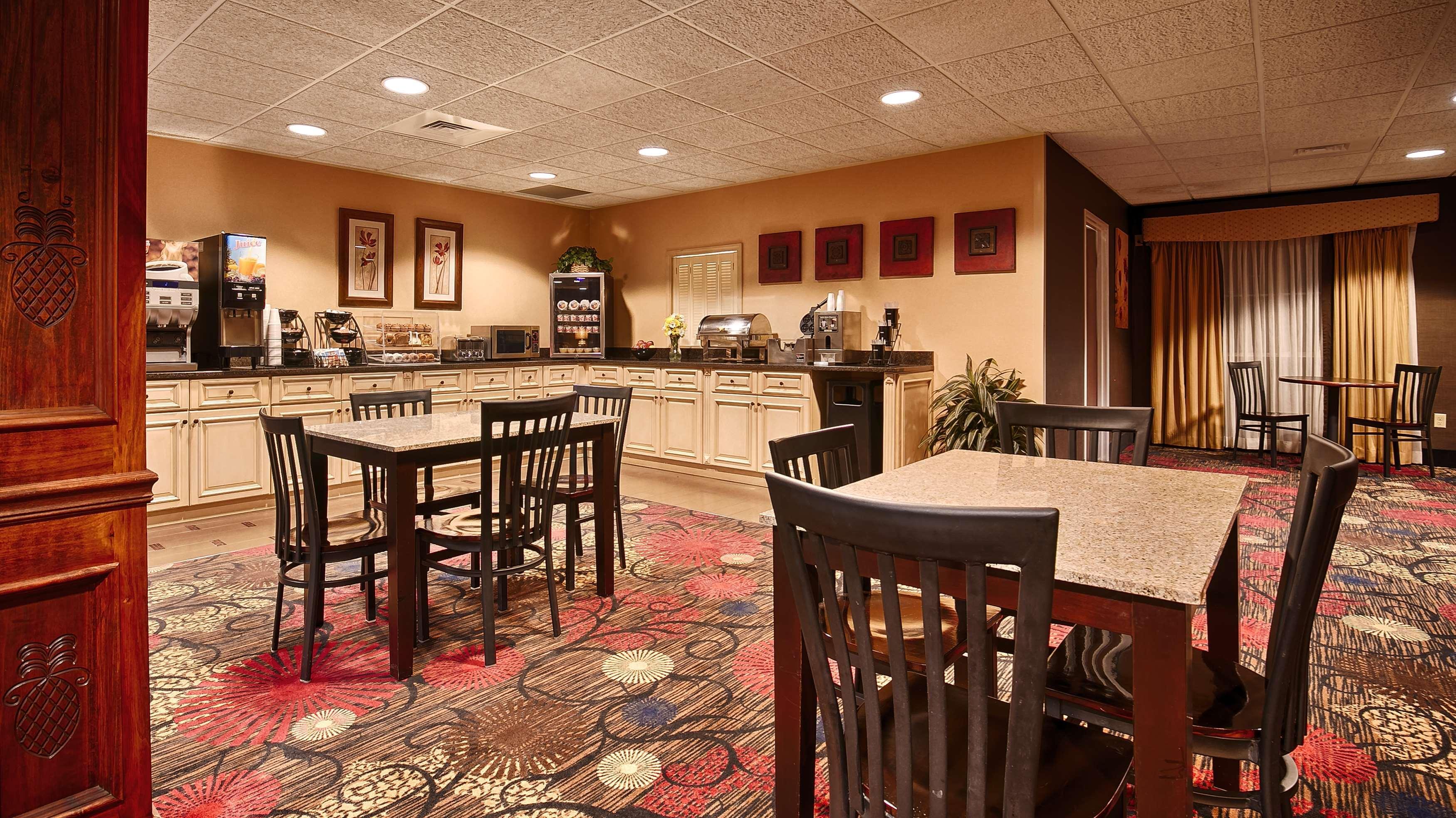 מונטיצ'לו Best Western Plus Brandywine Inn & Suites מראה חיצוני תמונה