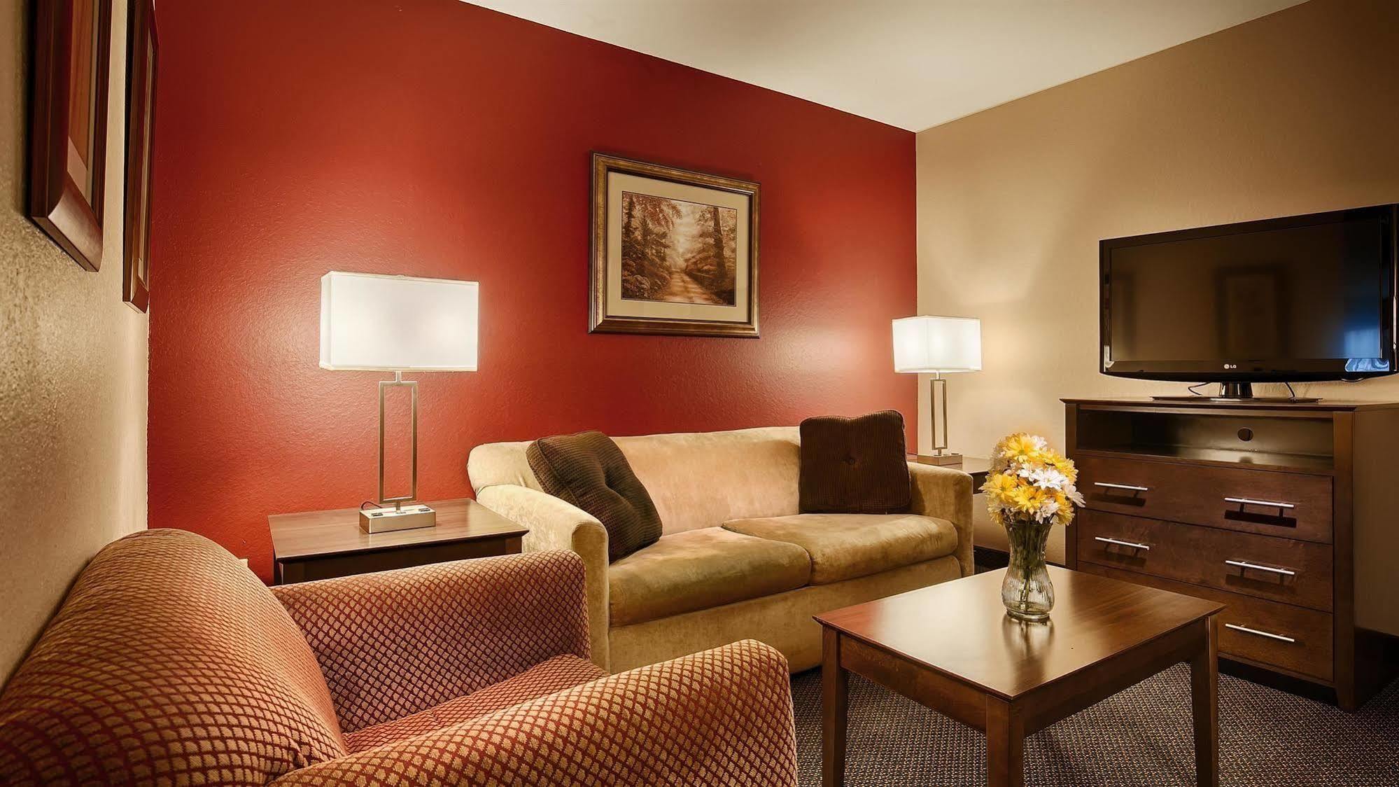 מונטיצ'לו Best Western Plus Brandywine Inn & Suites מראה חיצוני תמונה