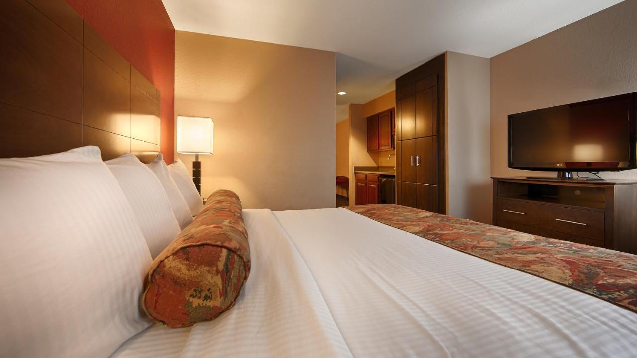 מונטיצ'לו Best Western Plus Brandywine Inn & Suites מראה חיצוני תמונה